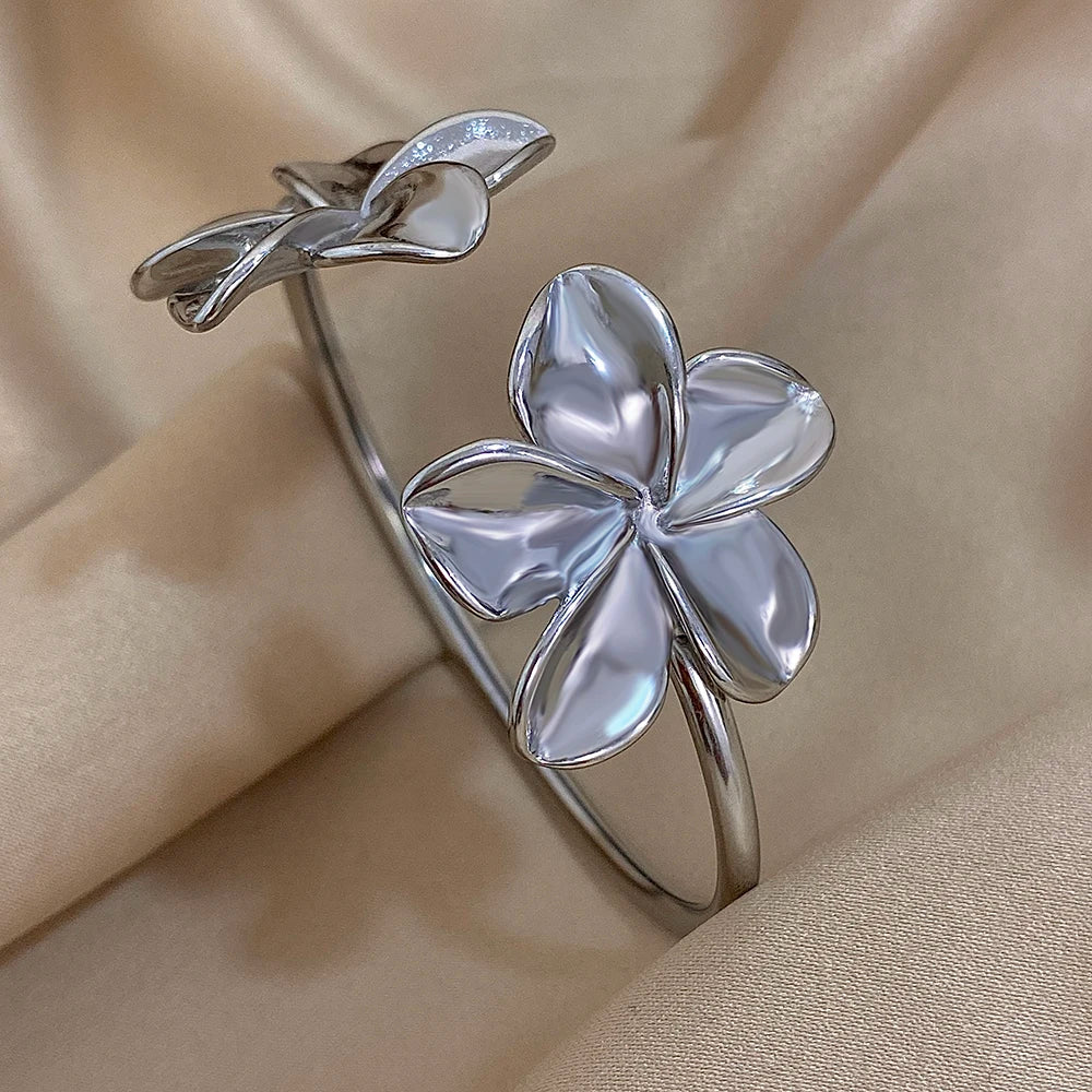 Lindhamn Double Flower Cuff Bracelet