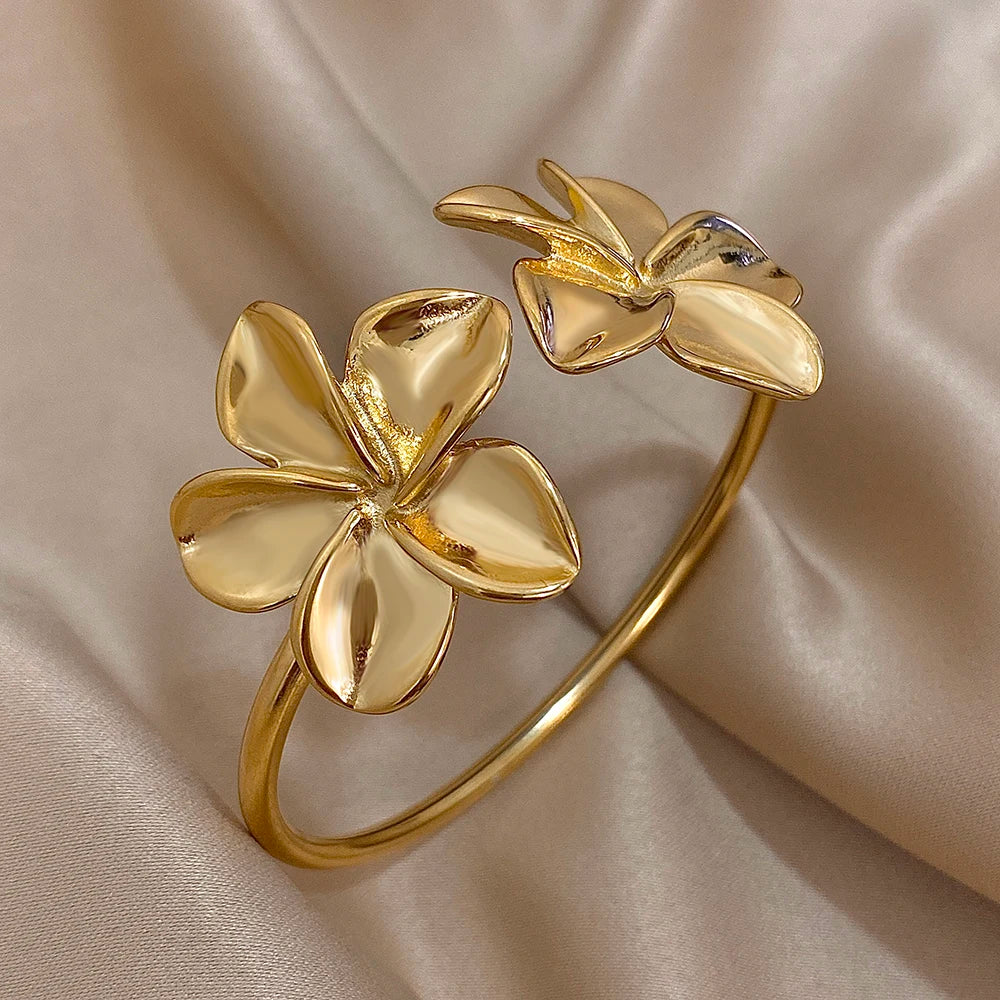 Lindhamn Double Flower Cuff Bracelet