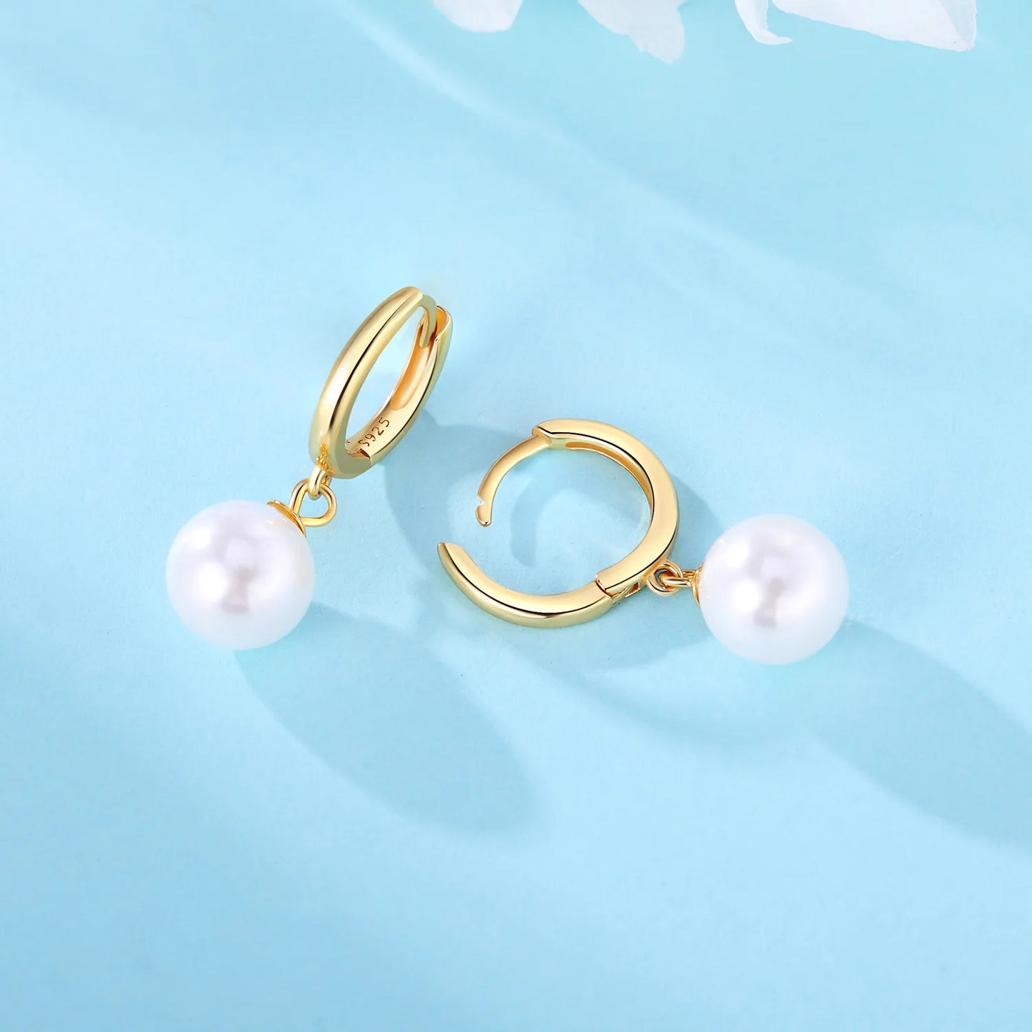 Sofie Pearl loop Earrings