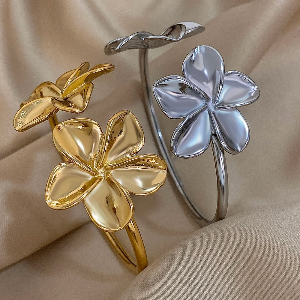 Lindhamn Double Flower Cuff Bracelet