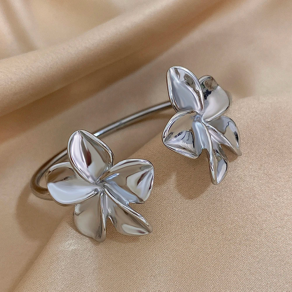 Lindhamn Double Flower Cuff Bracelet