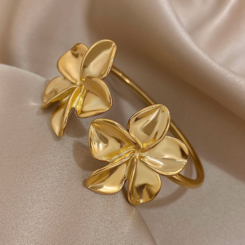 Lindhamn Double Flower Cuff Bracelet