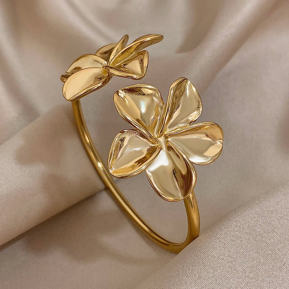 Lindhamn Double Flower Cuff Bracelet